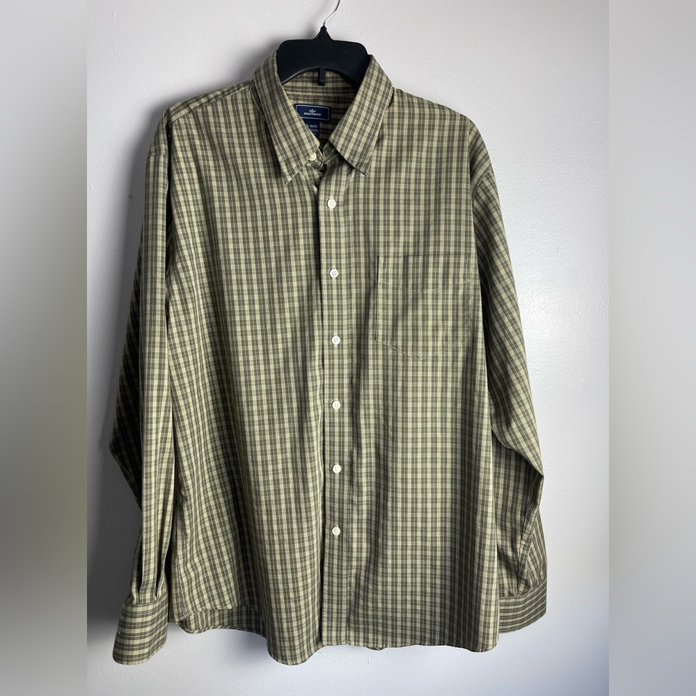 Green Casual Button Down Shirt with Plaid Design